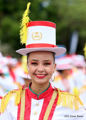 Más Fotos del Desfile Patrio en la Avenida de Bolívar a Chávez