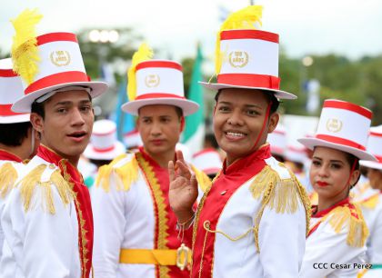 Más Fotos del Desfile Patrio en la Avenida de Bolívar a Chávez