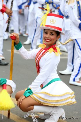 Más Fotos del Desfile Patrio en la Avenida de Bolívar a Chávez