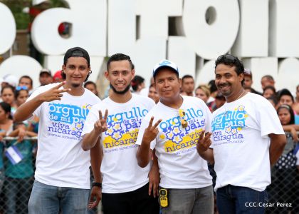 Más Fotos del Desfile Patrio en la Avenida de Bolívar a Chávez