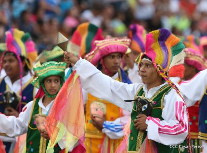 Más Fotos del Desfile Patrio en la Avenida de Bolívar a Chávez