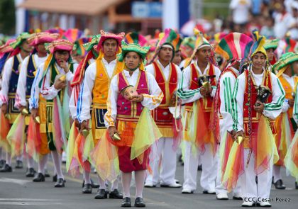 Más Fotos del Desfile Patrio en la Avenida de Bolívar a Chávez