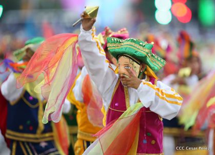 Más Fotos del Desfile Patrio en la Avenida de Bolívar a Chávez