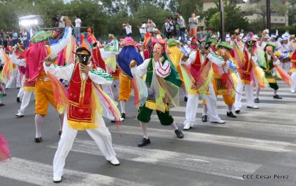 Más Fotos del Desfile Patrio en la Avenida de Bolívar a Chávez