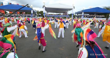 Más Fotos del Desfile Patrio en la Avenida de Bolívar a Chávez