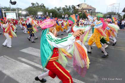 Más Fotos del Desfile Patrio en la Avenida de Bolívar a Chávez