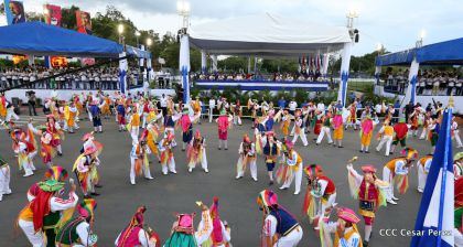 Más Fotos del Desfile Patrio en la Avenida de Bolívar a Chávez