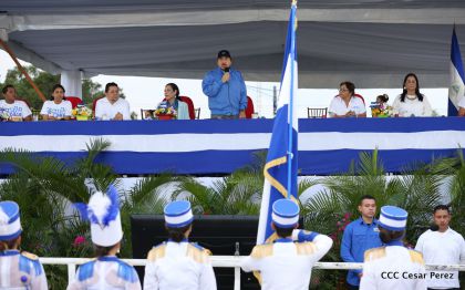 Más Fotos del Desfile Patrio en la Avenida de Bolívar a Chávez