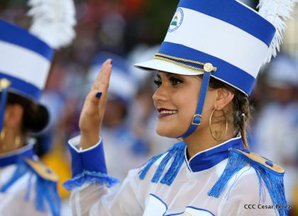 Más Fotos del Desfile Patrio en la Avenida de Bolívar a Chávez
