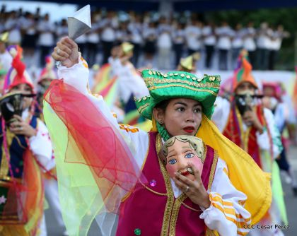 Más Fotos del Desfile Patrio en la Avenida de Bolívar a Chávez