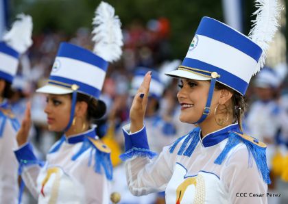 Más Fotos del Desfile Patrio en la Avenida de Bolívar a Chávez