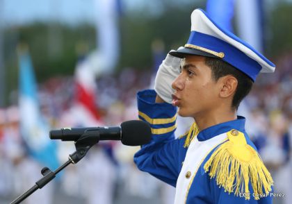 Más Fotos del Desfile Patrio en la Avenida de Bolívar a Chávez