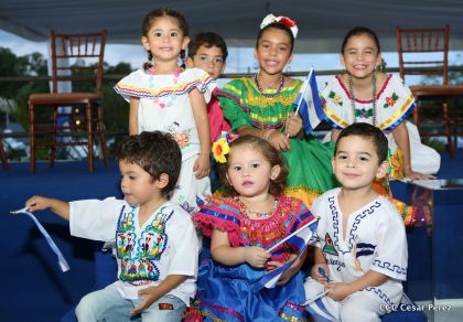 Más Fotos del Desfile Patrio en la Avenida de Bolívar a Chávez