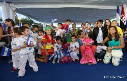 Más Fotos del Desfile Patrio en la Avenida de Bolívar a Chávez