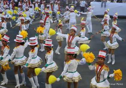 Más Fotos del Desfile Patrio en la Avenida de Bolívar a Chávez