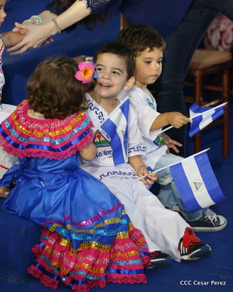 Más Fotos del Desfile Patrio en la Avenida de Bolívar a Chávez