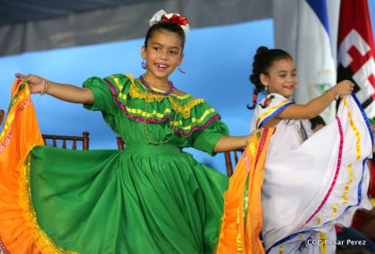 Más Fotos del Desfile Patrio en la Avenida de Bolívar a Chávez