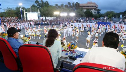 Más Fotos del Desfile Patrio en la Avenida de Bolívar a Chávez