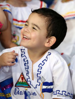 Más Fotos del Desfile Patrio en la Avenida de Bolívar a Chávez