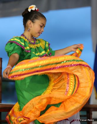 Más Fotos del Desfile Patrio en la Avenida de Bolívar a Chávez