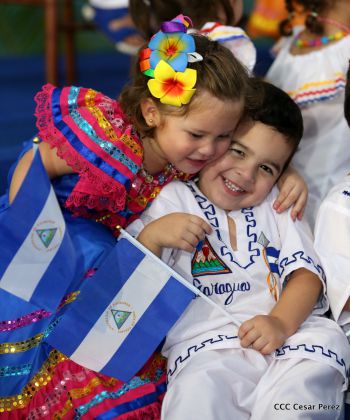 Más Fotos del Desfile Patrio en la Avenida de Bolívar a Chávez