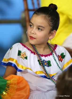 Más Fotos del Desfile Patrio en la Avenida de Bolívar a Chávez