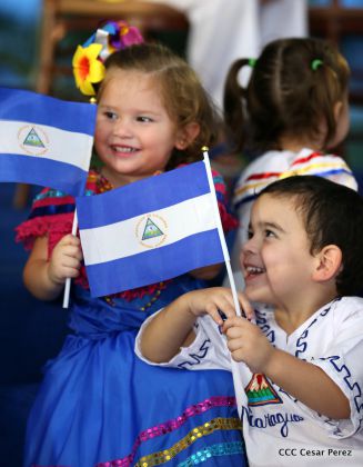 Más Fotos del Desfile Patrio en la Avenida de Bolívar a Chávez