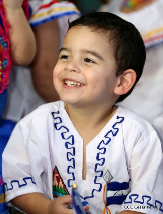 Más Fotos del Desfile Patrio en la Avenida de Bolívar a Chávez