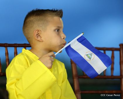Más Fotos del Desfile Patrio en la Avenida de Bolívar a Chávez