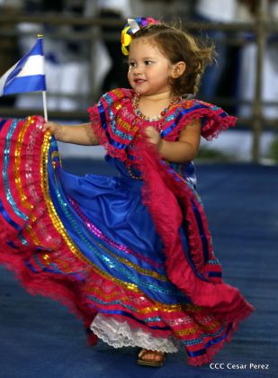 Más Fotos del Desfile Patrio en la Avenida de Bolívar a Chávez