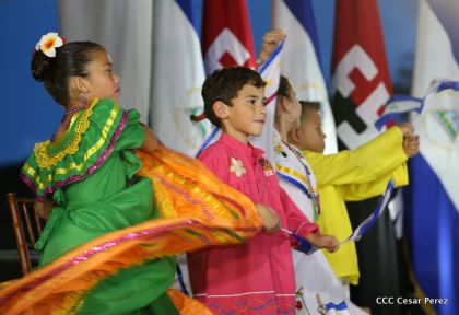 Más Fotos del Desfile Patrio en la Avenida de Bolívar a Chávez