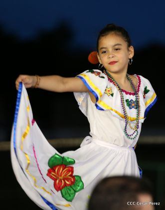 Más Fotos del Desfile Patrio en la Avenida de Bolívar a Chávez