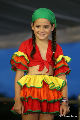 Más Fotos del Desfile Patrio en la Avenida de Bolívar a Chávez