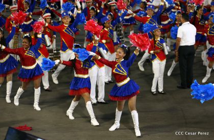 Más Fotos del Desfile Patrio en la Avenida de Bolívar a Chávez
