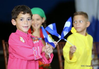 Más Fotos del Desfile Patrio en la Avenida de Bolívar a Chávez