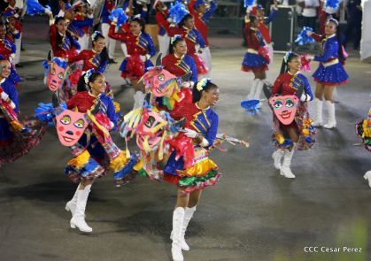 Más Fotos del Desfile Patrio en la Avenida de Bolívar a Chávez