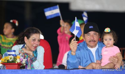 Más Fotos del Desfile Patrio en la Avenida de Bolívar a Chávez