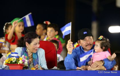 Más Fotos del Desfile Patrio en la Avenida de Bolívar a Chávez
