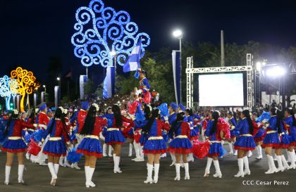 Más Fotos del Desfile Patrio en la Avenida de Bolívar a Chávez