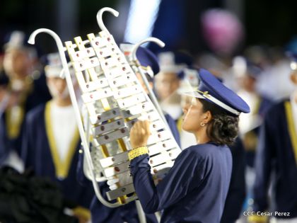 Más Fotos del Desfile Patrio en la Avenida de Bolívar a Chávez