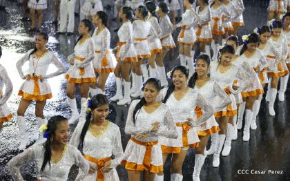 Más Fotos del Desfile Patrio en la Avenida de Bolívar a Chávez
