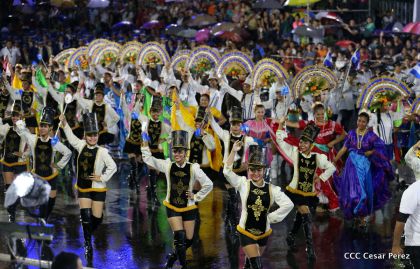 Más Fotos del Desfile Patrio en la Avenida de Bolívar a Chávez