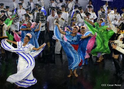 Más Fotos del Desfile Patrio en la Avenida de Bolívar a Chávez