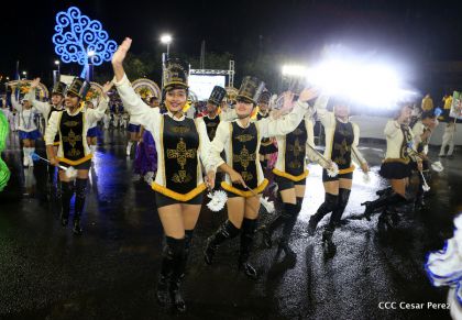 Más Fotos del Desfile Patrio en la Avenida de Bolívar a Chávez