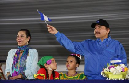 Más Fotos del Desfile Patrio en la Avenida de Bolívar a Chávez