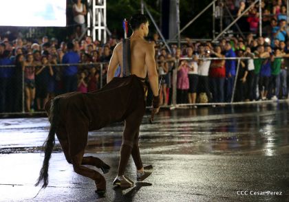 Más Fotos del Desfile Patrio en la Avenida de Bolívar a Chávez