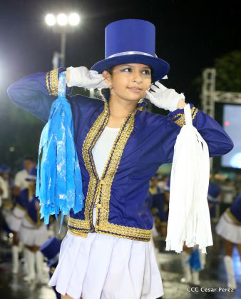 Más Fotos del Desfile Patrio en la Avenida de Bolívar a Chávez