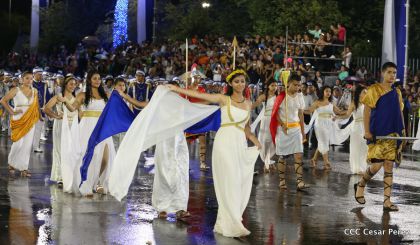 Más Fotos del Desfile Patrio en la Avenida de Bolívar a Chávez
