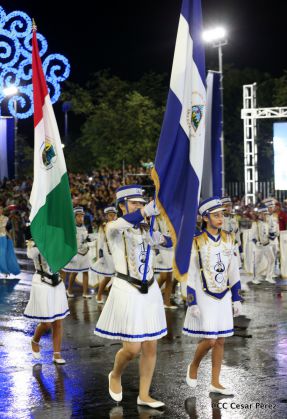 Más Fotos del Desfile Patrio en la Avenida de Bolívar a Chávez