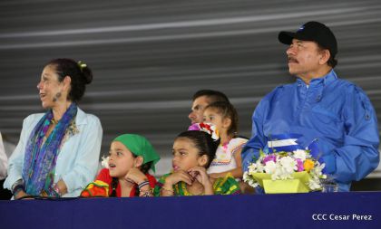 Más Fotos del Desfile Patrio en la Avenida de Bolívar a Chávez